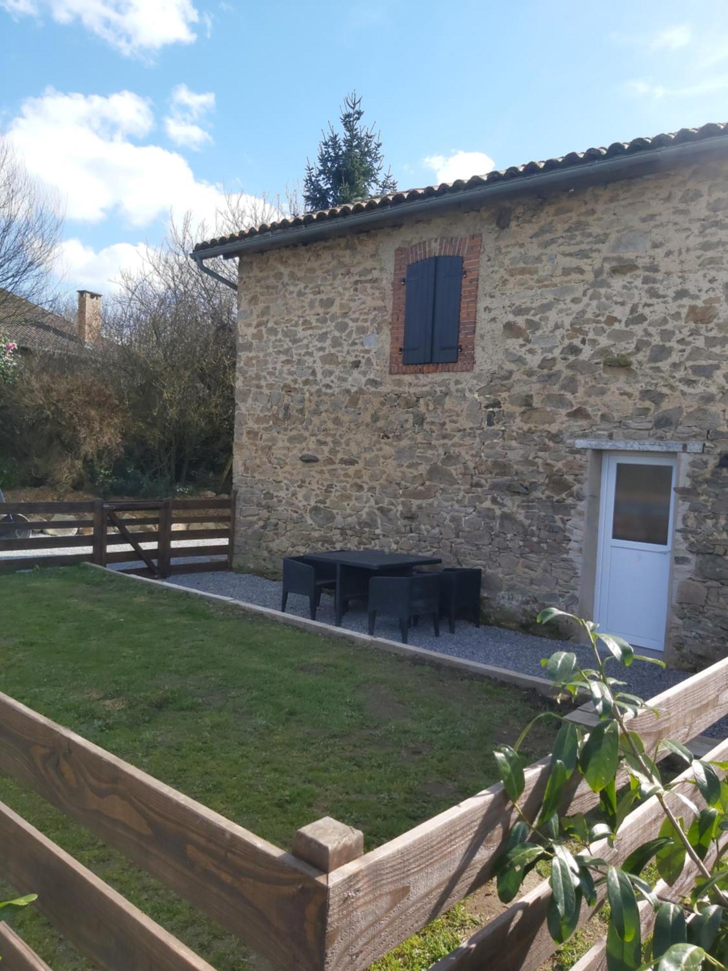 Beautiful 2 Bed Cottage With Swimming Pool Pageas Room photo